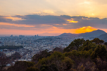 夕暮れ時の町並み