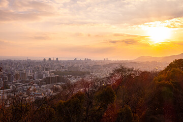 Fototapeta premium 夕暮れ時の町並み