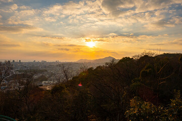 夕暮れ時の町並み