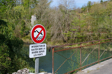 french sign ban on diving in the river