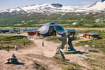 Fototapete Rund Arctic circle center in Norway with tourists © Lars Johansson