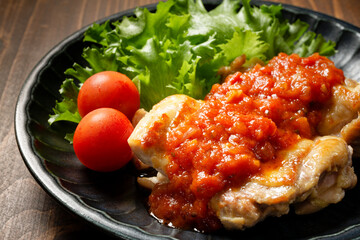 チキンソテーのトマトソースがけ