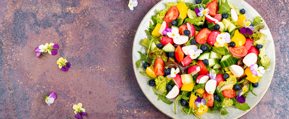 Obraz na płótnie Canvas Summer salad with edible flowers,space for text.