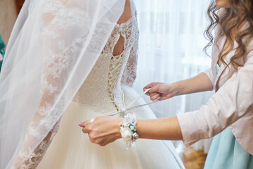 bride to put her wedding dress - 709629066