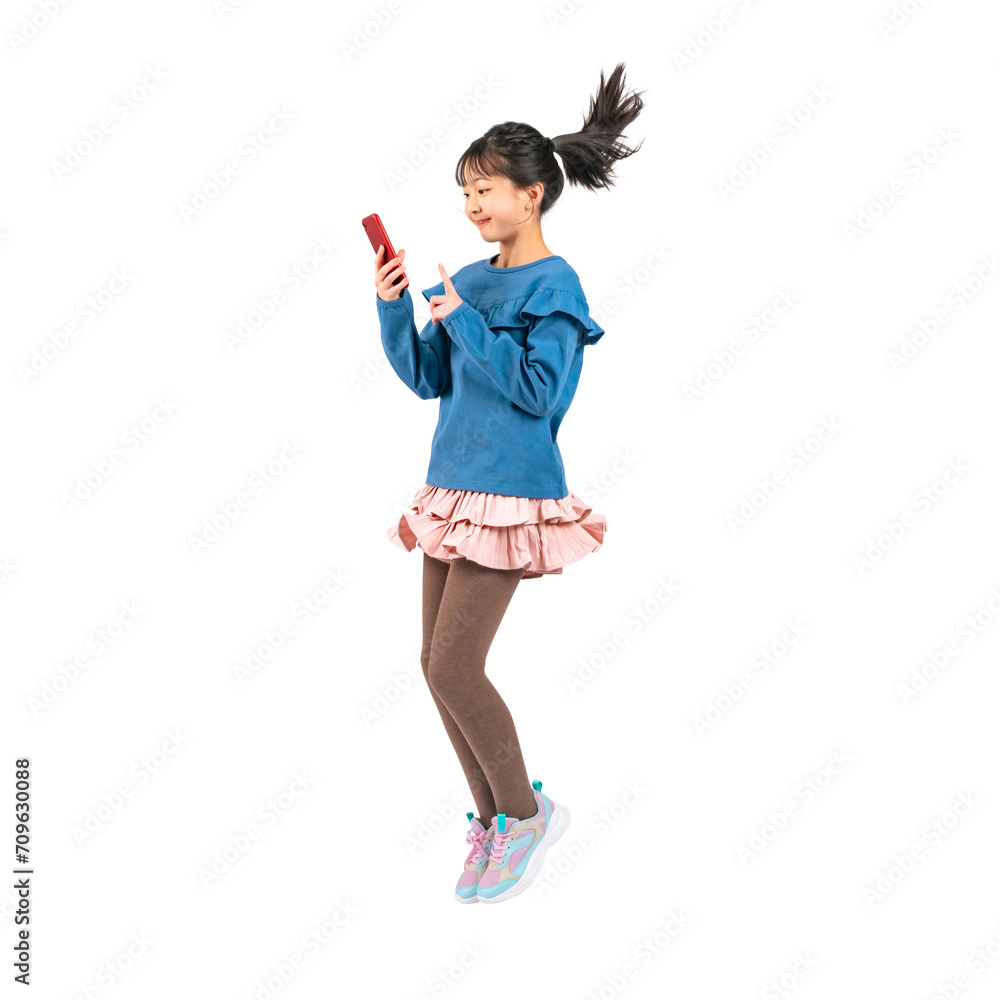 Aufkleber スマホを見ながらジャンプする女の子　手作業で精密に切り抜いた背景透過写真png