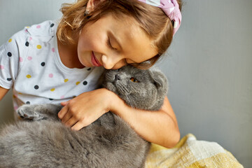 Teen girl with a broken arm orthopedic cast play with cat