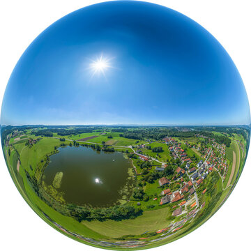Blick auf die Ortschaft Penzing und den Penzinger See bei Babensham, Little Planet-Ansicht, freigestellt