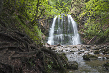 Obraz premium Josefsthaler Wasserfälle im Frühling, Schliersee, Bayern, Deutschland