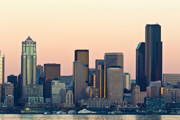 Fototapeta na wymiar 4K Ultra HD Image: Seattle City Lights - Modern Waterfront Skyline at Dusk