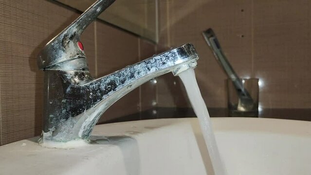 video of good water flow from dirty tab water in dark ambience