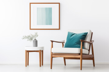 Cadeira de madeira com almofada nas cores turquesa em com uma mesa pequena ao lado e um quadro decorativo com uma arte abstrata na cor turquesa e parede branca - Decoração moderna natural