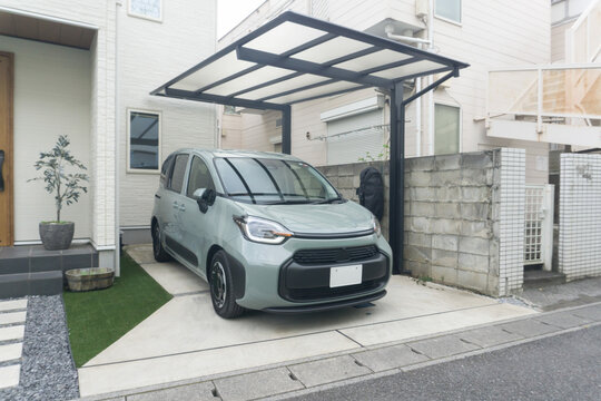 カーポート　住宅の駐車場