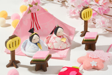 Obraz na płótnie Canvas ひなまつりの雛人形と桜
