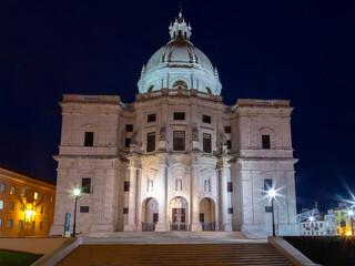 Fototapeta premium The&nbsp;Church of Santa Engrácia, a 17th-century monument converted into the&nbsp;National Pantheon seen at night in the Alfama neighbourhood, Lisbon, Portugal