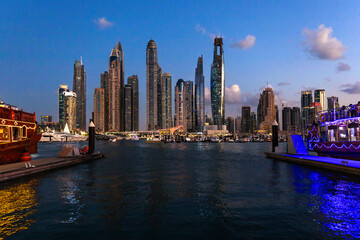 Obraz premium Beautiful night view of Dubai Marina, UAE.