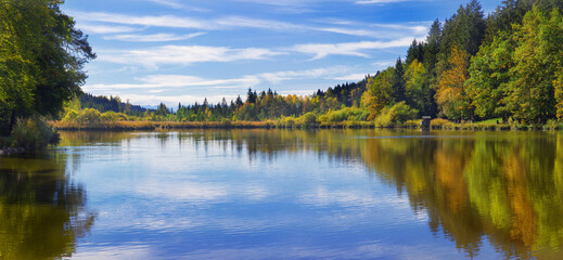 Deininger Weiher, auch Gleißental-Weiher im Herbst, Straßlach-Dingharting,Bayern, Deutschland, Europa, Panorama 