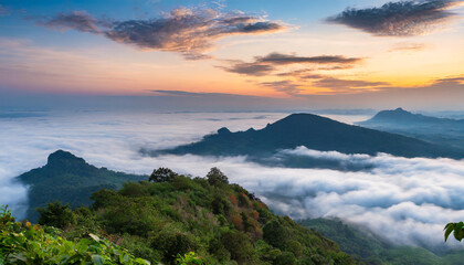Obraz premium Beautiful cloudscape over the mountain with sunrise and sea mist
