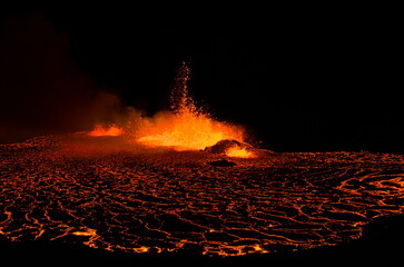 icelandic vulcano with small explosions and a lava lake 
