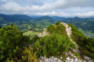 Berglandschaft in der Nähe von Bad Hindelang und Oberjoch. Berg Iseler und Schmugglerpfad.