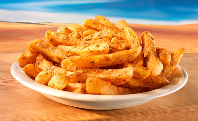 Pommes Mediterran, Pommes Frites, frittiert, Kartoffeln, Tellergericht,