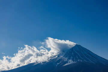 強風の富士山