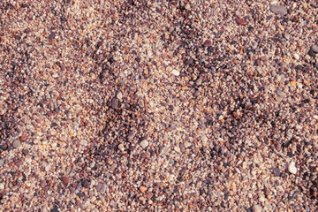 Fondo de guijarros acumulados en la playa. Composición de las coloridas gravas de las playas de Almería, Andalucía, España.