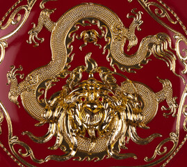 Fototapeta premium golden chinese dragon pattern on red background