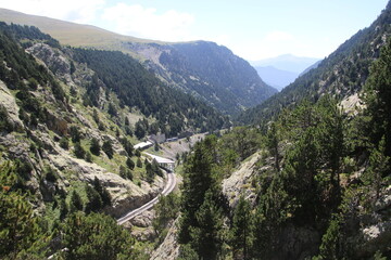 Naklejka premium Beautiful mountains with trees