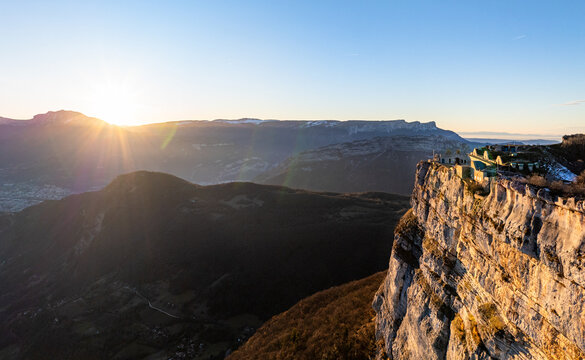 Coucher de soleil sur le massif du Vercors depuis le fort du Saint-Eynard	