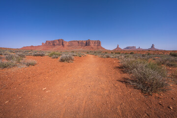 hiking the wildcat trail in monument valley, arizona, usa