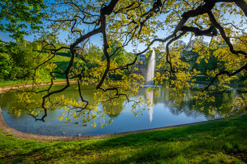 Fototapeta premium Waterspout fountain and lake in spring Dresden, Germany