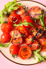 Plate with tasty grilled tomatoes and arugula, closeup