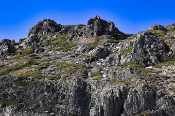 北アルプスの槍ヶ岳の岩壁