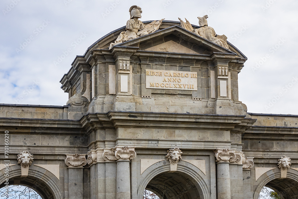 Wall mural Alcala Gate (Puerta de Alcala, 1778) - Neo-classical monument in Independence Square (Plaza de la Independencia) in Madrid, Spain.