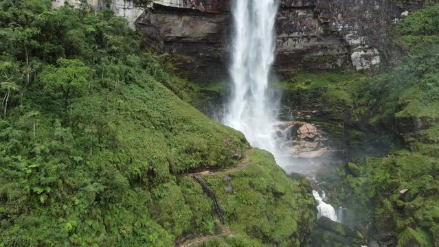 CATARATA DE GOCTA PRIMERA CAIDA,  PARA CINE