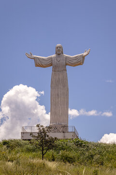 estátua do Cristo Redentor cidade de Paracatu, Estado de Minas Gerais, Brasil