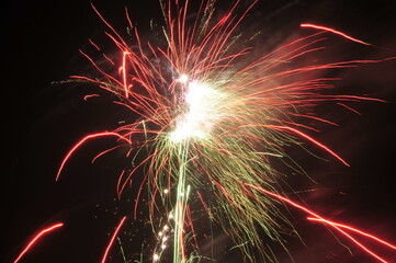 Obraz premium Colorful fireworks in the night sky