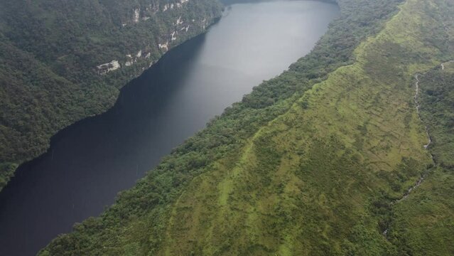 VIDEO 4K LAGUNA DE LAS MOMIAS O LAGUNA DE LOS CONDORES.