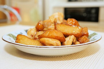 さつま揚げと鶏肉の炒め物