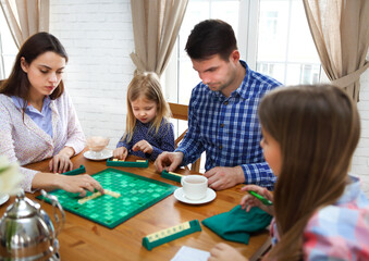 Fototapeta premium Happy young family plaing board game