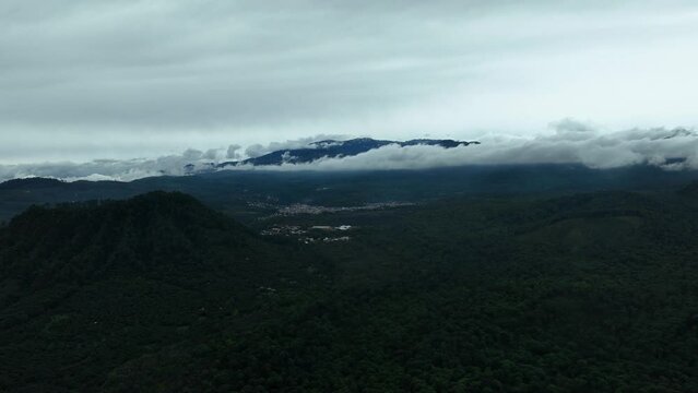 TIMELAPSE OF TANCITARO&acute;S PEAK IN MICHOACAN MEXICO AT A FOGGY DAY