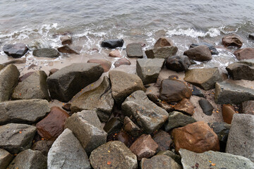 Fototapeta na wymiar Gestapelte Steine an der Ostsee