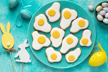 Funny Easter fried eggs icing cookies