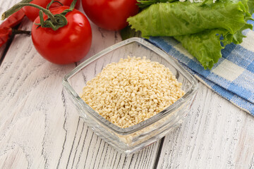 Raw sesame seeds in the bowl