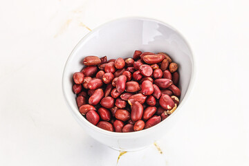 Raw peanut heap for roast