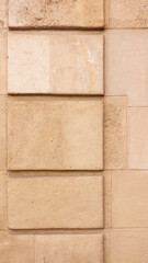 Relieve cuadrado en pared de piedra antigua