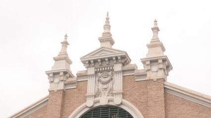 Adornos de techo en pabellón público