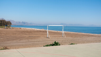 Campo de fútbol en una playa