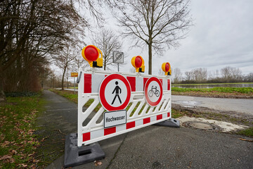 Strassensperung Hochwasser