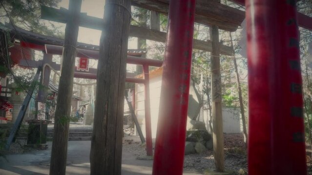 山梨県は新屋山神社の鳥居（4K動画）